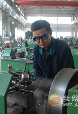 吳澤勇：平凡中見(jiàn)真章的“車(chē)間匠人”