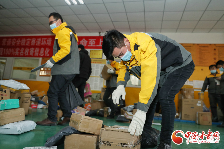 【甘肅全民戰(zhàn)“疫”】一線直擊 復工了他們這樣干  