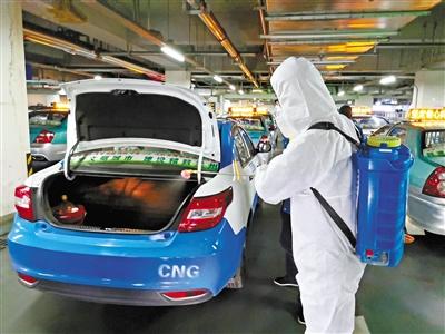 免費(fèi)接送一線抗“疫”人員 蘭州奔馬雷鋒車隊(duì)，你們真棒！