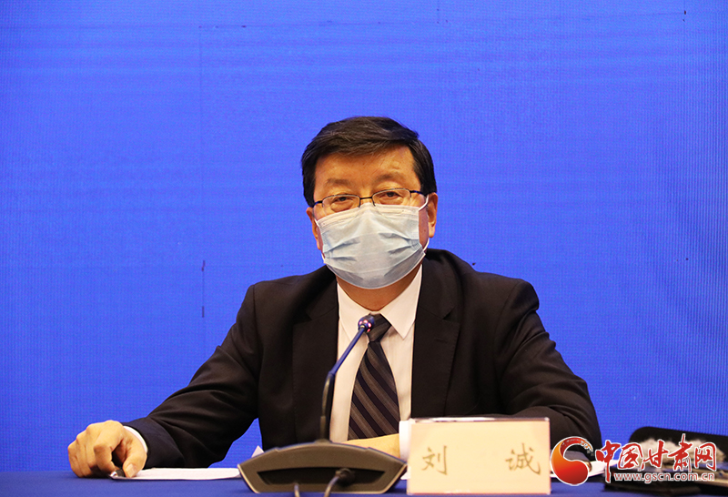 甘肅省人社廳：落實落細“四個確?！贝胧?實現貧困人口基本養(yǎng)老保險全覆蓋（圖）