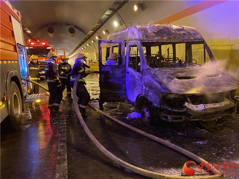 【微視頻】爭(zhēng)分奪秒！蘭州龔家灣消防救援站隧道內(nèi)搶救防疫物資