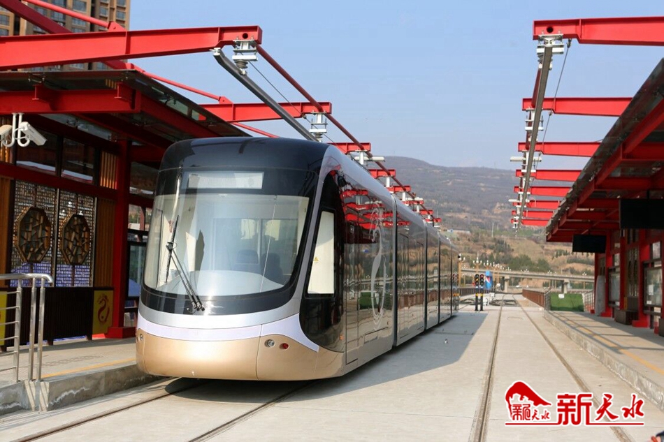 王銳調(diào)研有軌電車示范線一期工程、工業(yè)博物館等項(xiàng)目建設(shè)情況