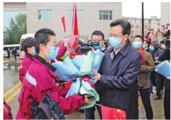 慶陽市第二、三批支援湖北醫(yī)療隊12名隊員凱旋