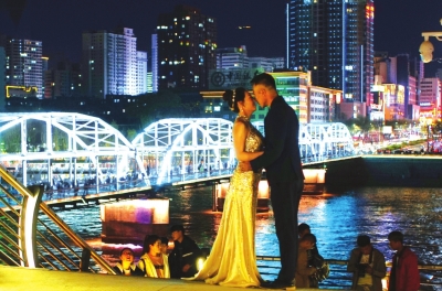 昨夜，中山橋夜景燈光更漂亮了