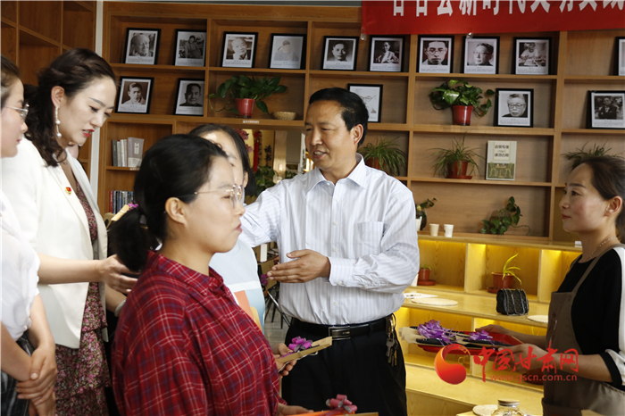 【甘肅省決戰(zhàn)決勝脫貧攻堅】天水甘谷：發(fā)現(xiàn)鄉(xiāng)村領(lǐng)讀員 讀出書香新民風(fēng)