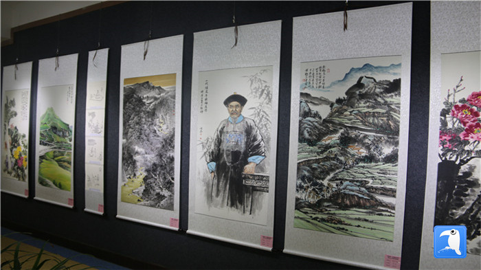 7月1日上午，定西市通渭縣紀(jì)委監(jiān)委舉辦“襄郡清風(fēng)·喜迎建黨99周年”廉政文化書(shū)畫(huà)展， 共同為黨的生日獻(xiàn)禮。_副本.jpg