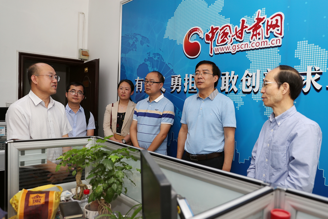 蘭州大學(xué)新聞與傳播學(xué)院院長(zhǎng)馮誠(chéng)一行到中國(guó)甘肅網(wǎng)調(diào)研（圖）