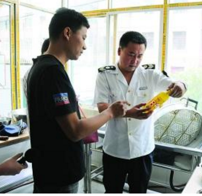 蘭州市場(chǎng)監(jiān)管局綜合行政執(zhí)法隊(duì)開(kāi)展學(xué)校、托幼機(jī)構(gòu)食品安全專項(xiàng)檢查