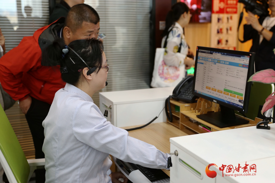 【走向我們的小康生活】蘭州：虛擬養(yǎng)老院托起幸?！跋﹃柤t”