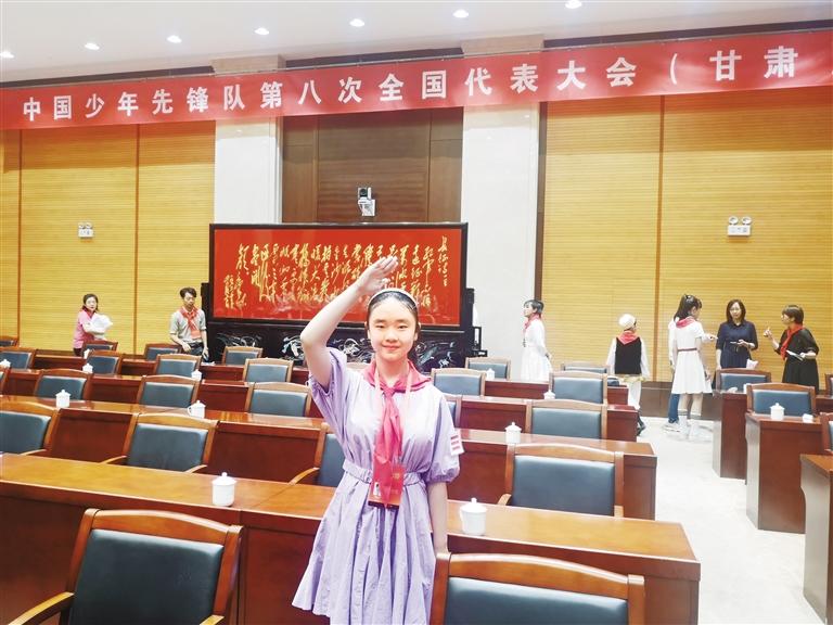 代表蘭州少先隊(duì)員參加全國少代會——這個小姑娘，攢勁！