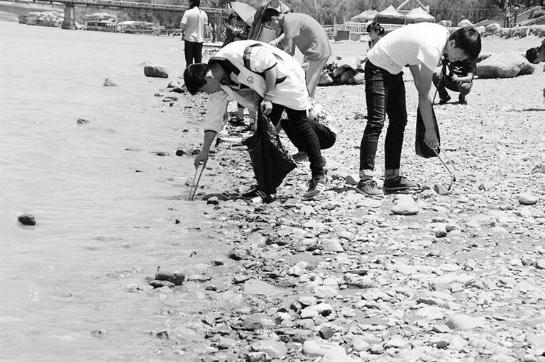 保護(hù)母親河，我們一直在路上……