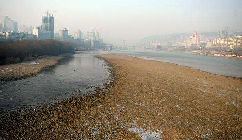 市民：黃河水位大降會(huì)不會(huì)影響供水？ 水務(wù)部門：枯水期流量偏小屬于正?，F(xiàn)象