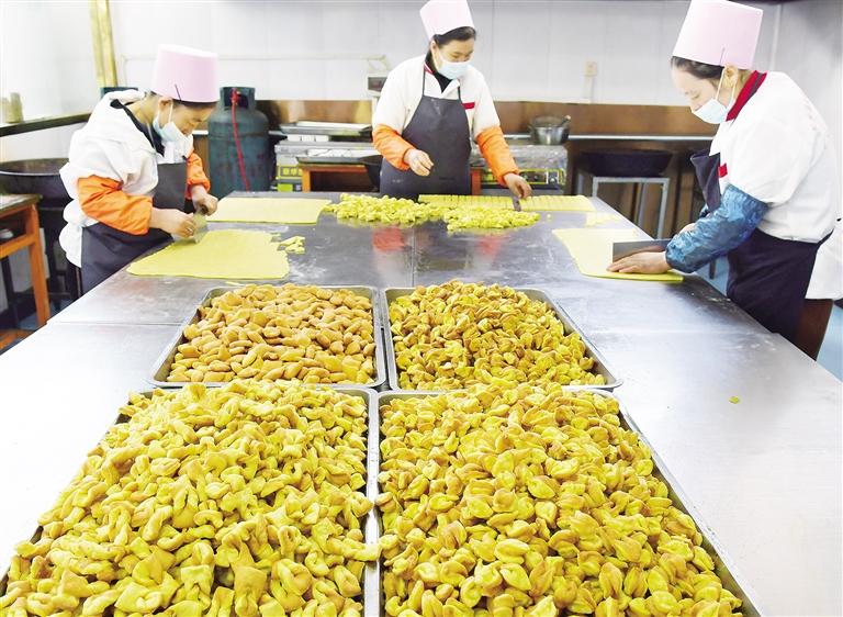 臨夏州東鄉(xiāng)縣貧困婦女實(shí)現(xiàn)家門(mén)口就業(yè)