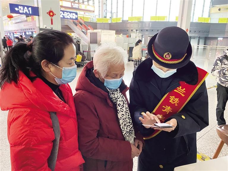 【新春走基層】春運(yùn)今日拉開(kāi)大幕 蘭州局集團(tuán)加開(kāi)臨時(shí)旅客列車(chē)16對(duì)