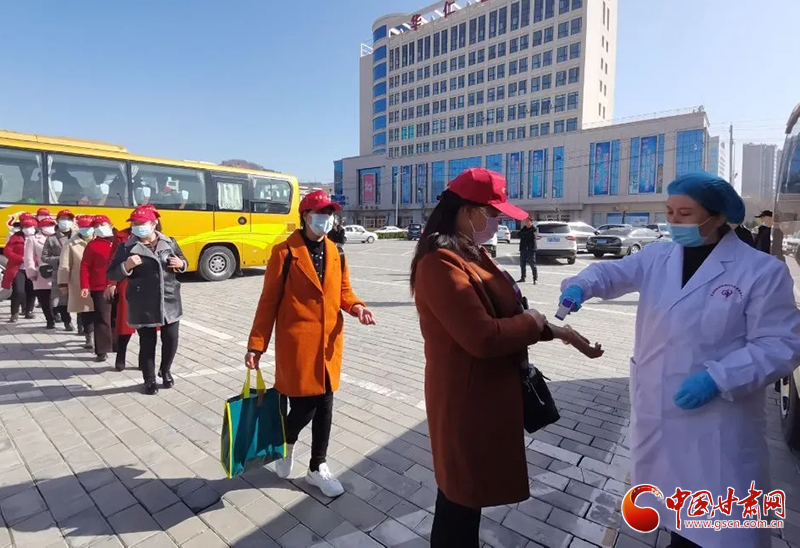 平?jīng)鲮`臺縣：婦聯(lián)念好“三字訣”走出婦女勞務輸轉新路子