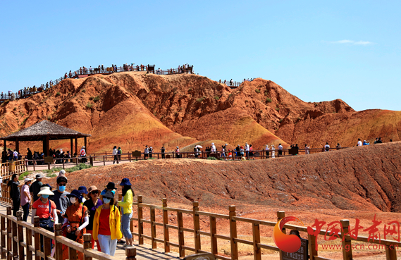 端午假期張掖共接待游客87.05萬人次，實現(xiàn)旅游收入4.64億元