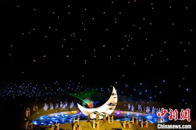 圖為大型沙漠實景演出《敦煌盛典》演出劇照。(資料圖) 敦煌市委宣傳部供圖