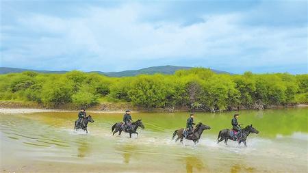 草原騎警，牧民心中的親人——記瑪曲縣公安局草原騎警大隊