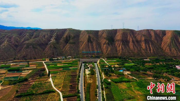 甘肅榆中造養(yǎng)結合十數(shù)年荒山改綠 野生動物?！奥睹妗?>
        </a><em>甘肅榆中造養(yǎng)結合十數(shù)年荒山改綠 野生動物常“露面”</em></li>
    <li><a  target=