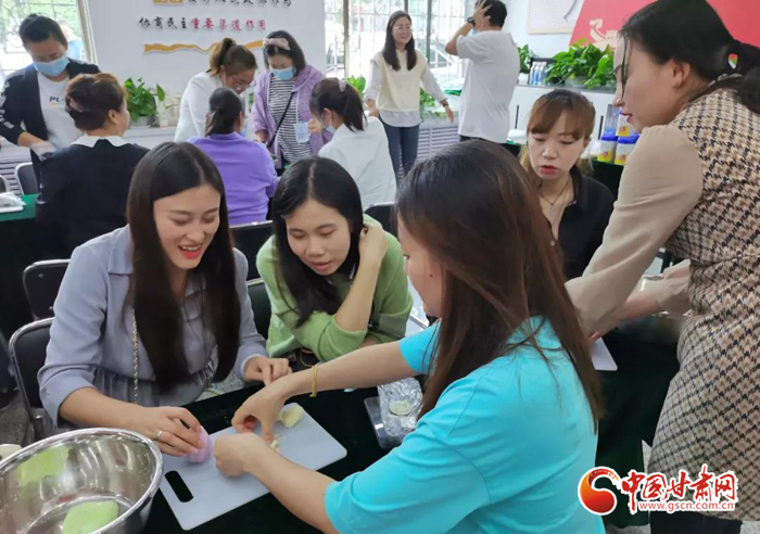 解鎖新技能！蘭州七里河區(qū)秋天的第一份手工月餅來(lái)了