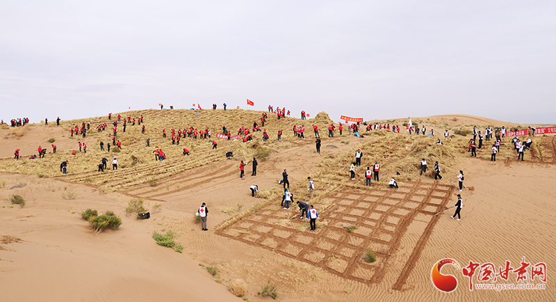 甘肅省委宣傳部、省文明辦、省志愿服務聯(lián)合會在古浪縣舉行壓沙主題文明實踐志愿服務活動