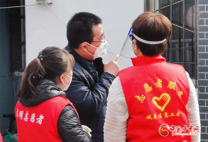 【甘快看·疫情防控最美有你（11）】奔走在“戰(zhàn)疫”一線！有一種力量叫志愿者