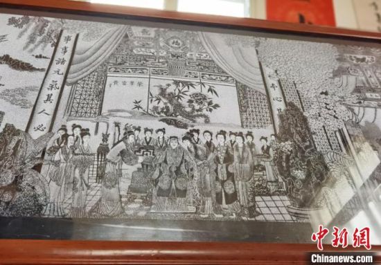 圖為陶世清的影雕作品?！钅?攝