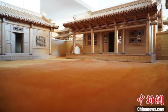 圖為微縮建筑蘭州四合院內(nèi)部結(jié)構(gòu)?！【琶赖┰?　攝