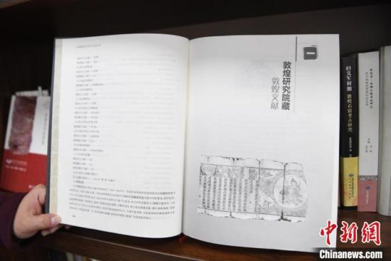 《甘肅藏敦煌遺書研究文獻引得》編纂耗時8年，收錄研究文獻數(shù)據(jù)總計17000條，時間跨越110年。　楊艷敏 攝