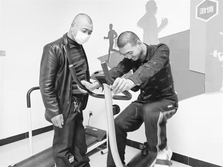 父愛如山！張掖高臺(tái)殘疾父親悉心照顧殘疾兒子20余年