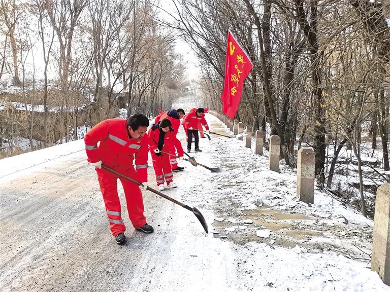 臨夏州東鄉(xiāng)公路段開展“打冰防滑、黨員先行”主題黨日活動(dòng)