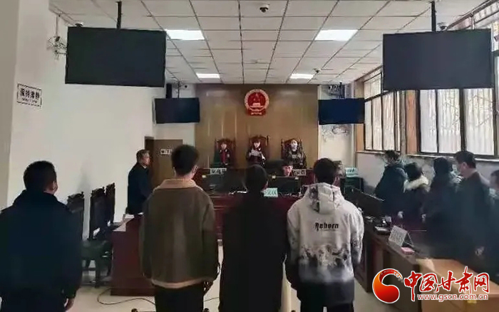 依法帶娃！甘肅省平?jīng)鍪邪l(fā)出首份《家庭教育令》