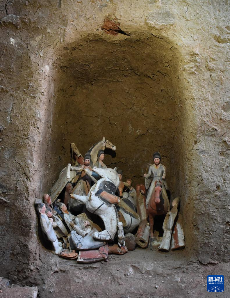 甘肅武威市唐代吐谷渾王族墓葬群慕容智墓墓道壁龕出土儀仗俑群（資料圖）。