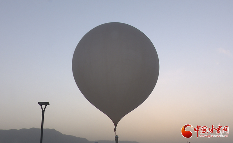 【世界氣象日】氣象站為何一天兩次放飛“大氣球”？甘肅氣象專家告訴你
