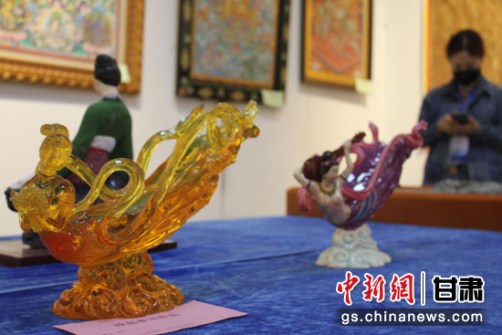 圖為敦煌飛天造型的作品。徐雪 攝