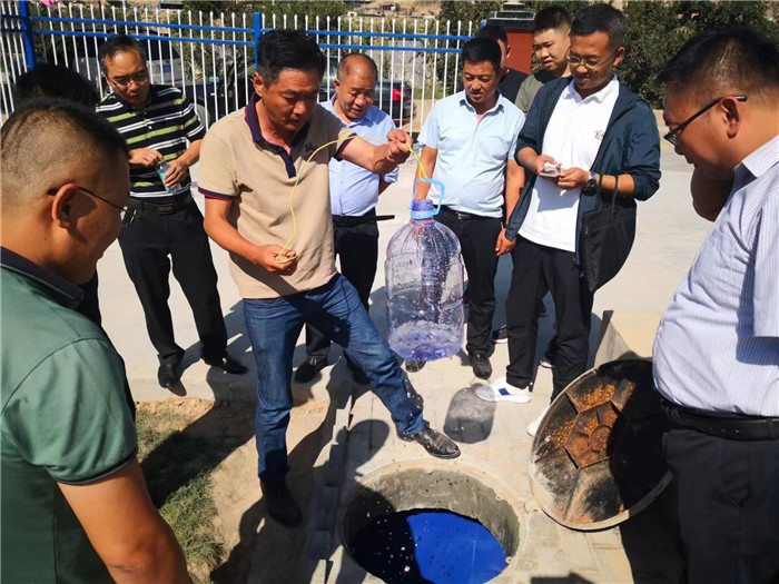 城關(guān)區(qū)作風(fēng)建設(shè)督察組赴青白石污水處理站，檢查污水采樣情況。.jpg