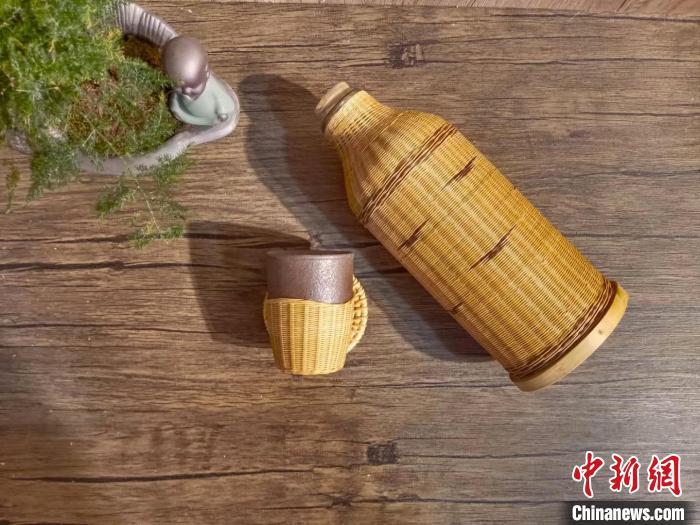 圖為竹編暖壺套。(資料圖) 甘肅省非遺保護(hù)中心供圖