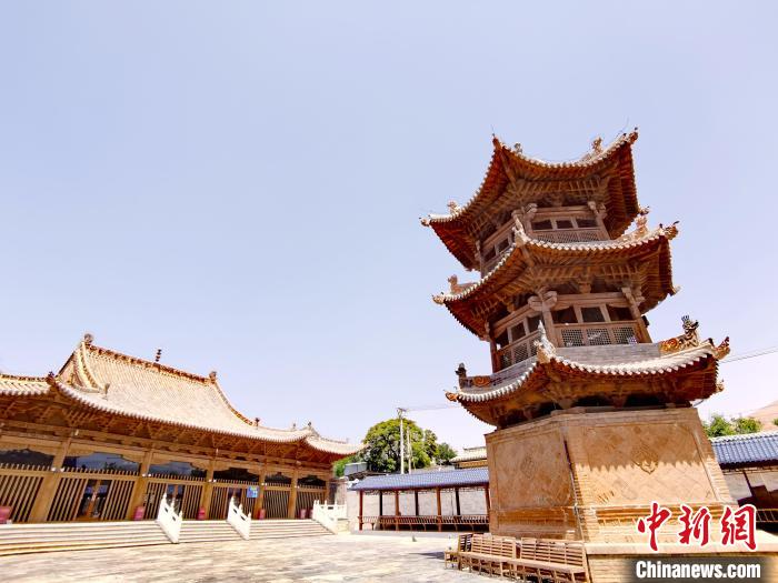 圖為阿河灘清真寺局部。　張?zhí)砀?攝