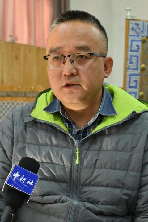 謝焱，甘肅省文物考古研究所副研究館員、考古研究二部主任、田野考古項(xiàng)目負(fù)責(zé)人。主持參與了張家川馬家塬戰(zhàn)國(guó)西戎墓地、臨潭磨溝齊家文化墓地等20多項(xiàng)考古調(diào)查、發(fā)掘工作，曾獲得中國(guó)國(guó)家文物局田野考古二、三等獎(jiǎng)，“十二五”文物保護(hù)科學(xué)和技術(shù)創(chuàng)新二等獎(jiǎng)等榮譽(yù)。