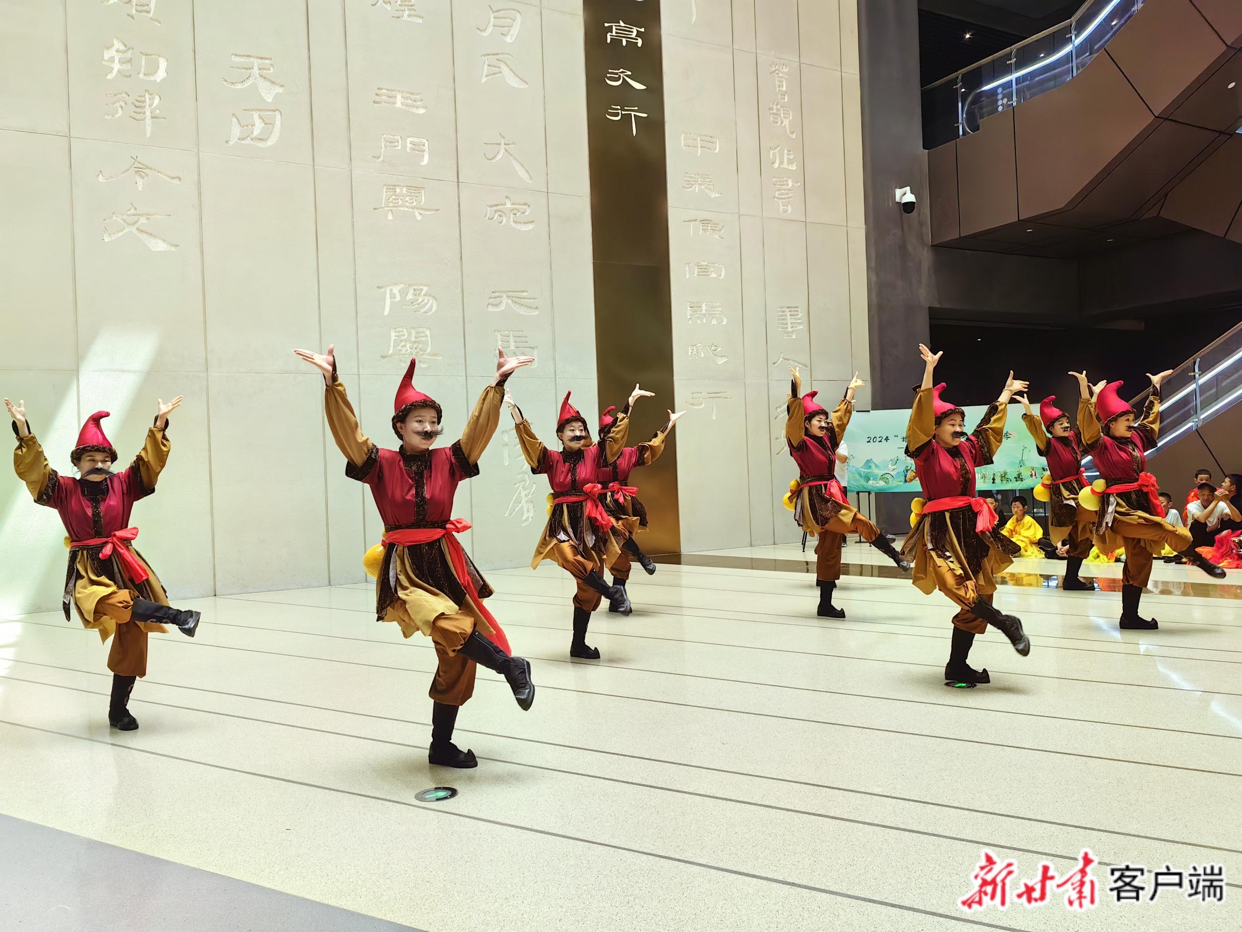 《胡騰舞》　本文圖片均由新甘肅·甘肅日?qǐng)?bào)記者　何佳?！z