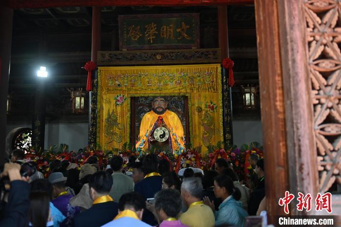 6月21日，2024(甲辰)年公祭中華人文始祖伏羲大典在甘肅天水舉行，來自海峽兩岸及港澳地區(qū)約500人現(xiàn)場(chǎng)共祭中華人文始祖伏羲。中新社記者 李亞龍 攝