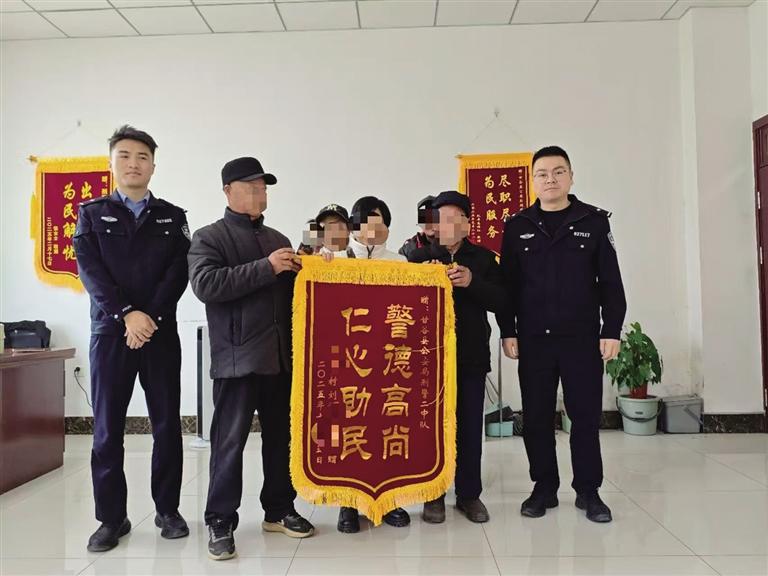 甘谷警方助兄妹重逢